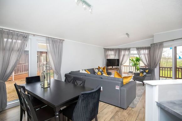 Retreat 6 - Waveney River Centre, Burgh St Peter, Beccles