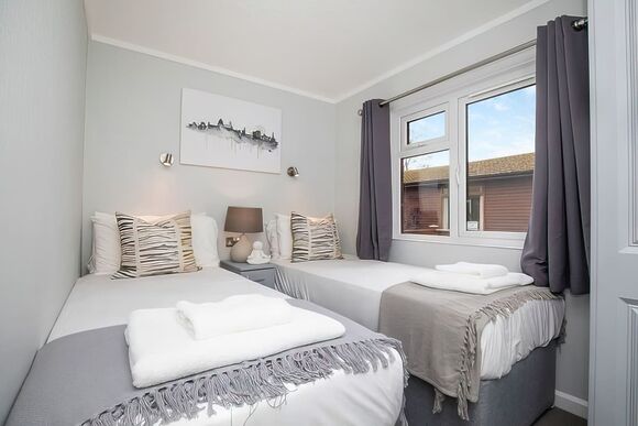 Retreat 6 - Waveney River Centre, Burgh St Peter, Beccles