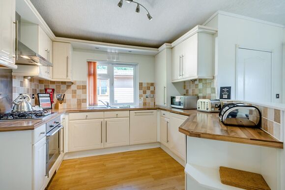 Retreat 4 - Waveney River Centre, Burgh St Peter, Beccles