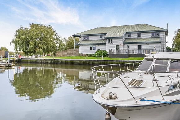 Burgh Staithe Spa - Waveney River Centre, Burgh St Peter, Beccles