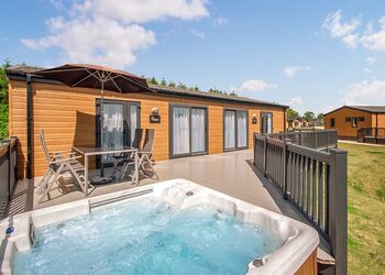 Pondview - Westlands Country Park, Annan