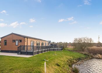 Pondview Plus - Westlands Country Park, Annan