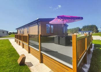 Debonair Lodge - Westlands Country Park, Annan