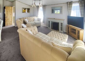 Debonair Lodge - Westlands Country Park, Annan