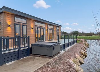 The Westlands Lodge - Westlands Country Park, Annan