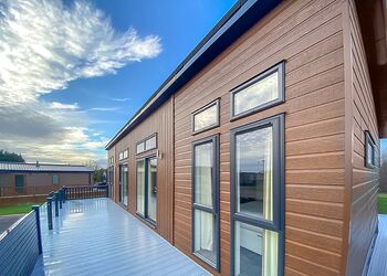 The Savannah Lodge - Westlands Country Park, Annan