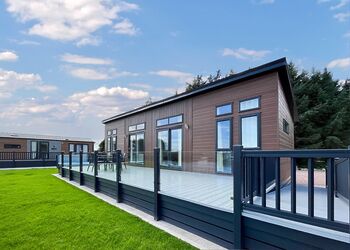 Lakeside Plus Lodge - Westlands Country Park, Annan
