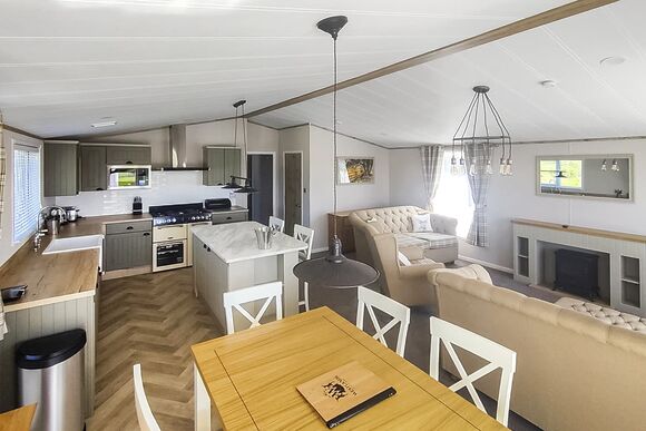 Debonair Lodge - Westlands Country Park, Annan