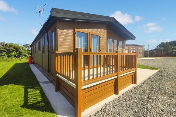 Debonair Lodge - Westlands Country Park, Annan