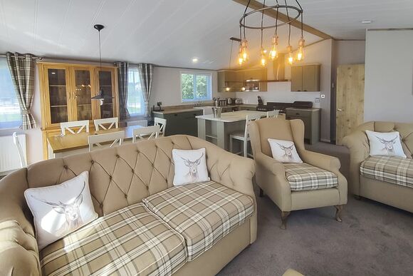 Debonair Lodge - Westlands Country Park, Annan