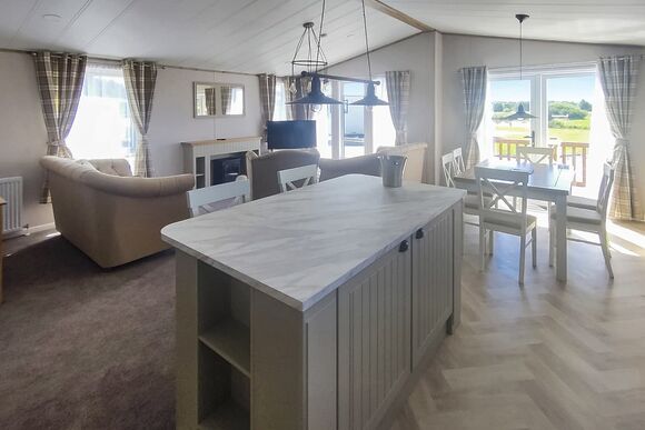 Debonair Lodge - Westlands Country Park, Annan