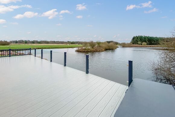 The Westlands Lodge - Westlands Country Park, Annan