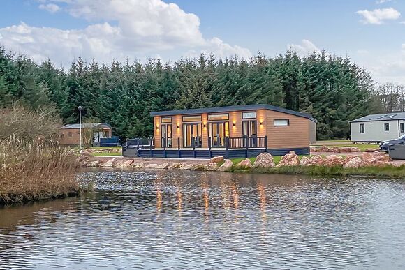 The Westlands Lodge - Westlands Country Park, Annan