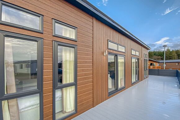 The Savannah Lodge - Westlands Country Park, Annan