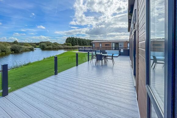 Lakeside Plus Lodge - Westlands Country Park, Annan