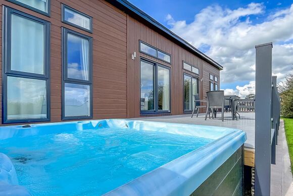 Lakeside Plus Lodge - Westlands Country Park, Annan
