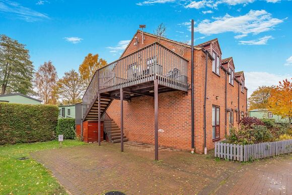 Weir Side Apartment - Weir Holiday Park, Stamford Bridge, York