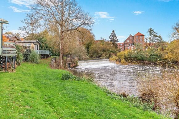 Weir Side Apartment - Weir Holiday Park, Stamford Bridge, York