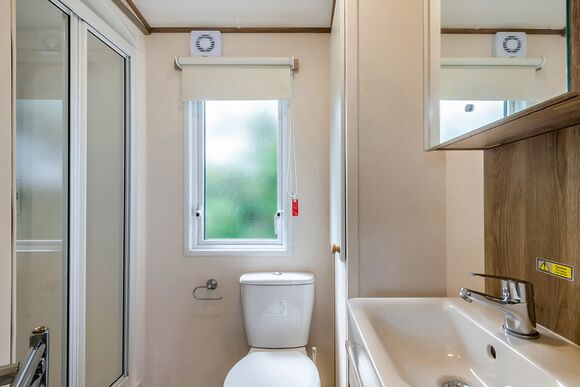 Bronze Caravan 4 with parking & sea view P, Bronze Caravan with parking & sea view - Wemyss Bay, Wemyss Bay, Renfrewshire