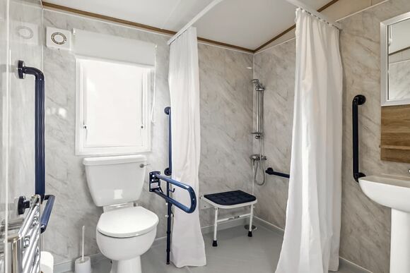 Gold Caravan with parking, decking & sea view - Wemyss Bay, Wemyss Bay, Renfrewshire