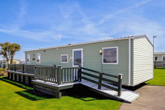 Gold Caravan 6 with parking, decking & sea view P, Gold Caravan with parking, decking & sea view - Wemyss Bay, Wemyss Bay, Renfrewshire