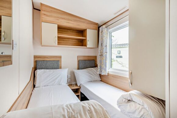 Gold 3 Caravan with parking, decking & sea view - Wemyss Bay, Wemyss Bay, Renfrewshire