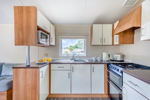 Silver Caravan with parking, decking & sea view - Wemyss Bay, Wemyss Bay, Renfrewshire