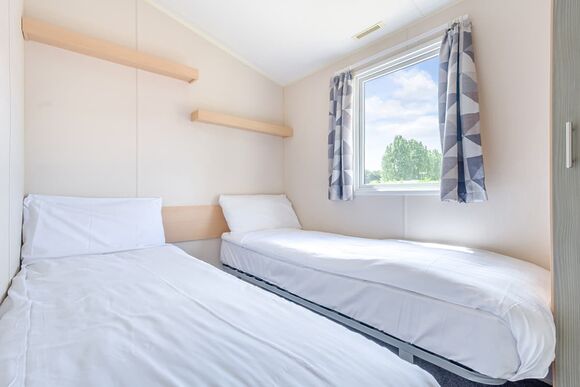 Silver Caravan with parking, decking & sea view - Wemyss Bay, Wemyss Bay, Renfrewshire