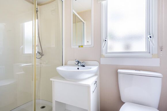 Silver Caravan with parking, decking & sea view - Wemyss Bay, Wemyss Bay, Renfrewshire