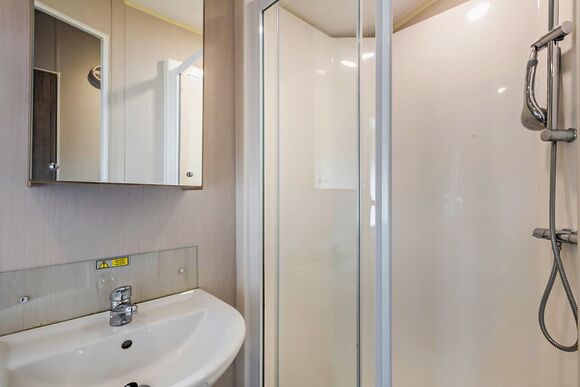 Silver Caravan with parking & ensuite - Wemyss Bay, Wemyss Bay, Renfrewshire