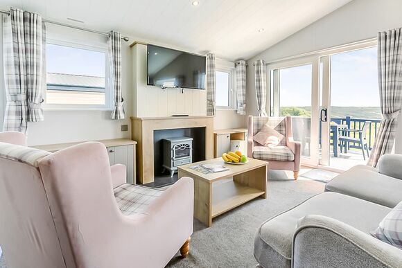 Deluxe Lodge with parking, ensuite, decking & sea view - Wemyss Bay, Wemyss Bay, Renfrewshire