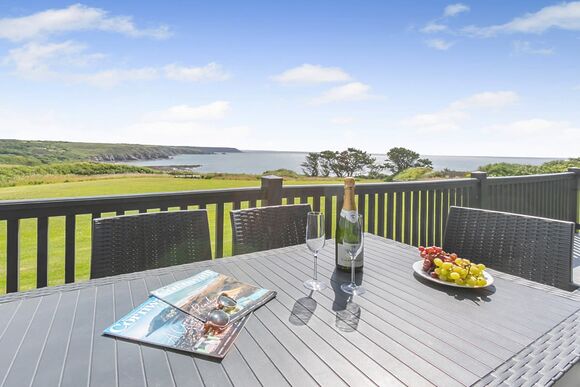 Deluxe Lodge with parking, ensuite, decking & sea view - Wemyss Bay, Wemyss Bay, Renfrewshire