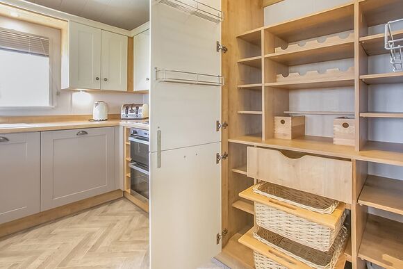 Deluxe Lodge with parking, ensuite, decking & sea view - Wemyss Bay, Wemyss Bay, Renfrewshire