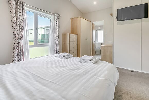 Deluxe Lodge with parking, ensuite, decking & sea view, Deluxe Lodge 6 with parking, ensuite, decking, SV P - Wemyss Bay, Wemyss Bay, Renfrewshire
