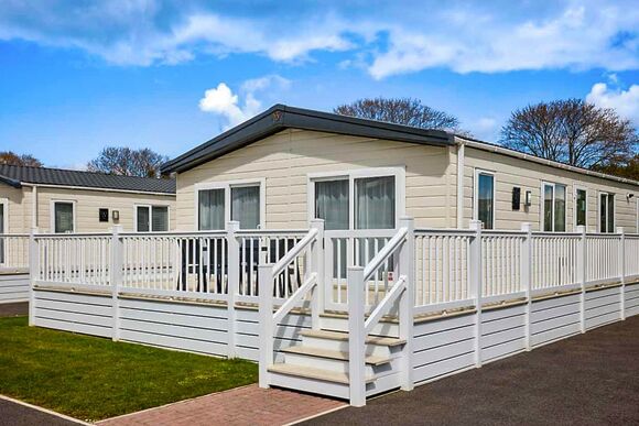 Deluxe 4 Lodge with parking, ensuite, decking & sea view - Wemyss Bay, Wemyss Bay, Renfrewshire