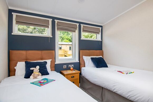 Deluxe 4 Lodge with parking, ensuite, decking & sea view - Wemyss Bay, Wemyss Bay, Renfrewshire