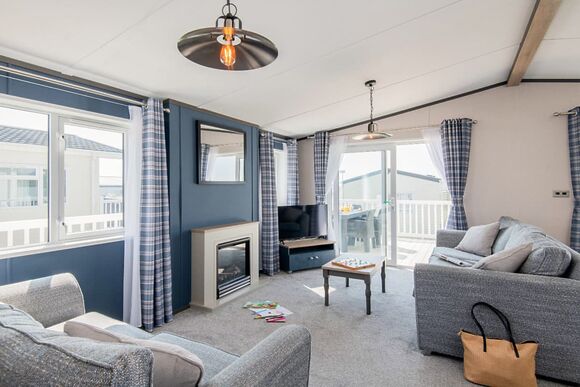 Deluxe Lodge 8 with parking, ensuite, decking, SV P, Deluxe 4 Lodge with parking, ensuite, decking & sea view - Wemyss Bay, Wemyss Bay, Renfrewshire