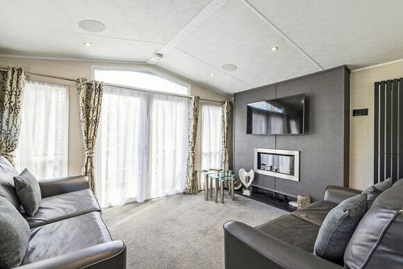 Gold Caravan with parking, decking & sea view - Wemyss Bay, Wemyss Bay, Renfrewshire