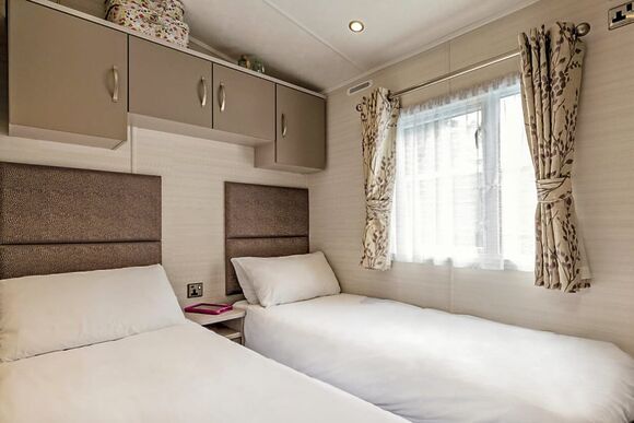 Gold Caravan with parking, decking & sea view - Wemyss Bay, Wemyss Bay, Renfrewshire