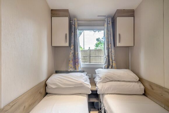 Silver Caravan 8 with parking & ensuite P, Silver 3 Bedroom Caravan, Sleeps 8. With decking, Silver Caravan with parking & ensuite - Wemyss Bay, Wemyss Bay, Renfrewshire