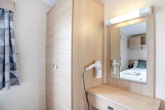 Bronze Caravan with parking - West Bay, Bridport