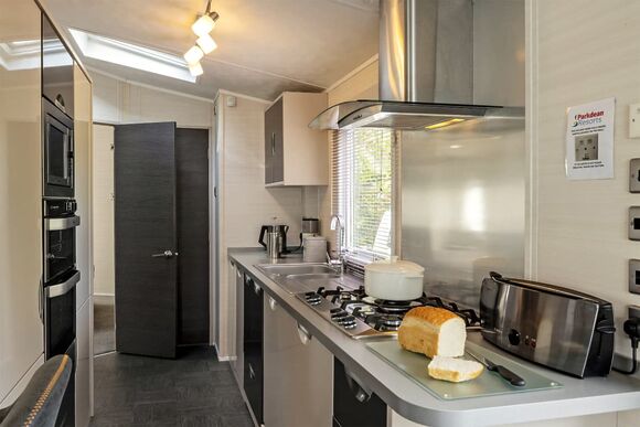 Gold Caravan with parking, ensuite & decking 4 P, Gold Caravan with parking, ensuite & decking 4 - West Bay, Bridport