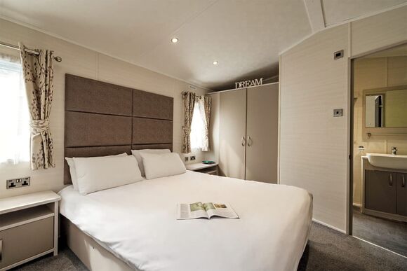 Gold Caravan with parking, ensuite & decking 4 P, Gold Caravan with parking, ensuite & decking 4 - West Bay, Bridport