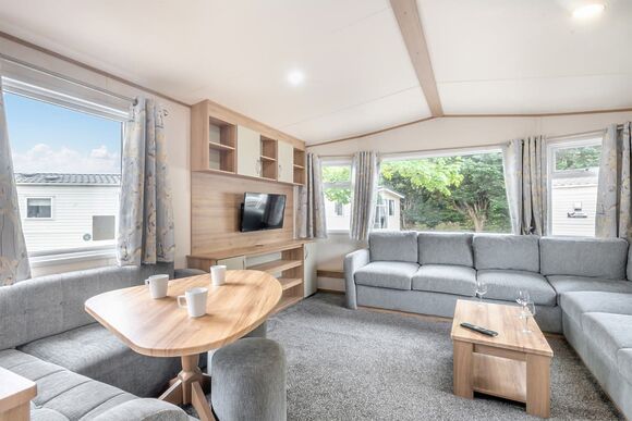 Gold Caravan, Sleeps 5 Accessible. With dedicated parking and decking. - West Bay, Bridport