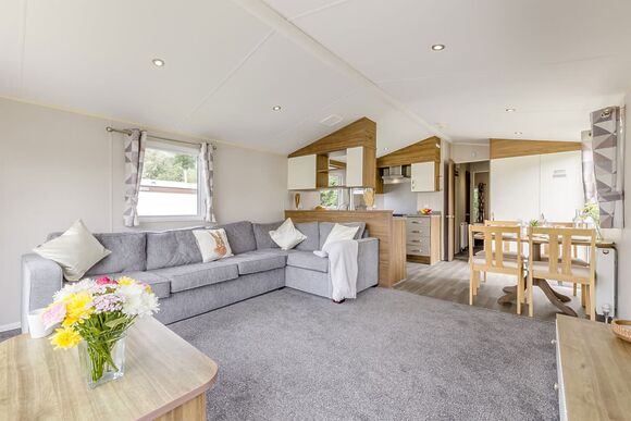 Silver Premium Caravan, Sleeps 6. With dedicated parking and decking. - West Bay, Bridport