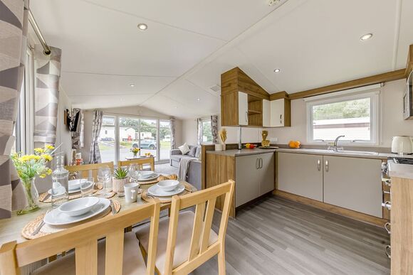 Silver Premium Caravan, Sleeps 6. With dedicated parking and decking. - West Bay, Bridport