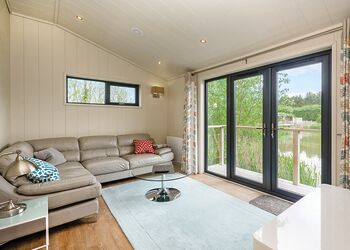 Kingfisher Lodge - Weybread Lakes Lodges, Weybread, Diss