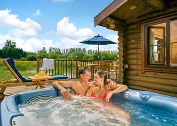 Willow Lodge - Weybread Lakes Lodges, Weybread, Diss