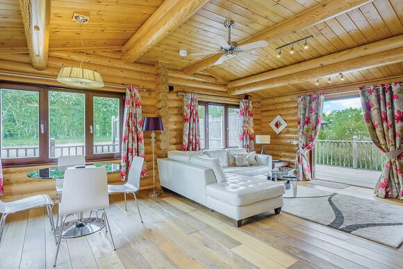 Willow Lodge - Weybread Lakes Lodges, Weybread, Diss