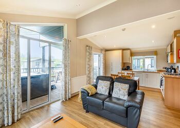 Lakeview 2 - Woodhall Country Park Lodges, Woodhall Spa